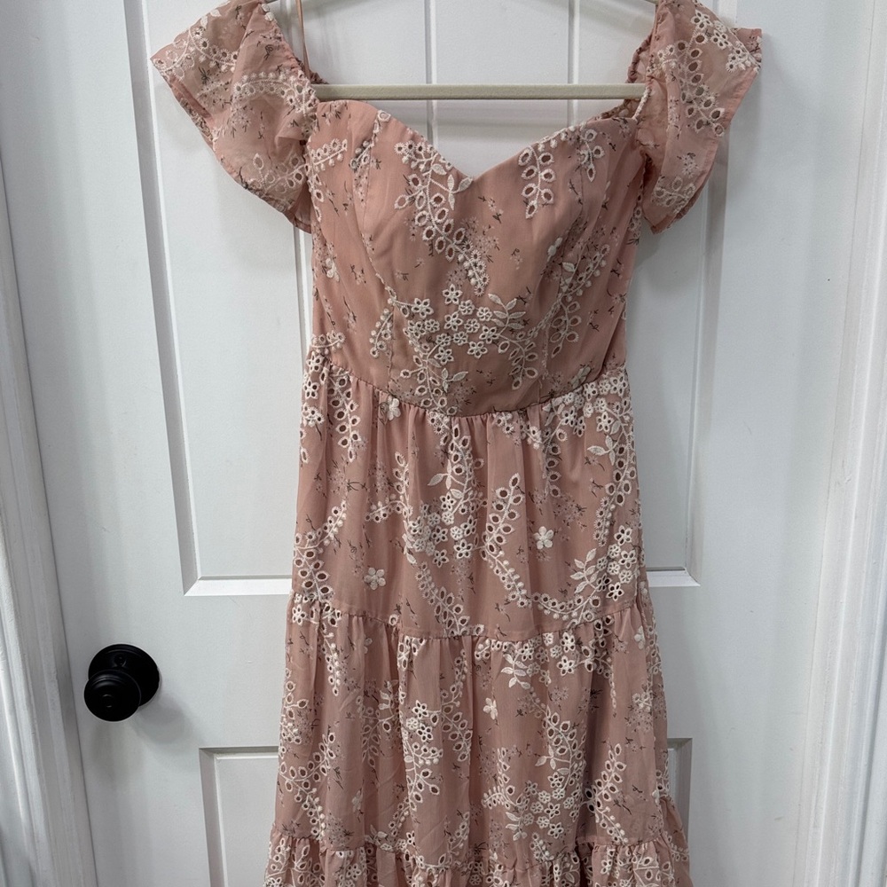 Dress the Population. Floral Off-Shoulder Dress